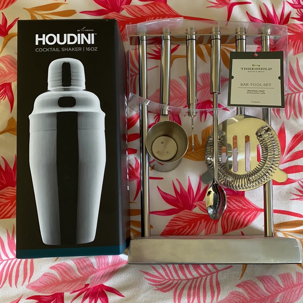 Brand New 16 oz Houdini Shaker and Bar set tools